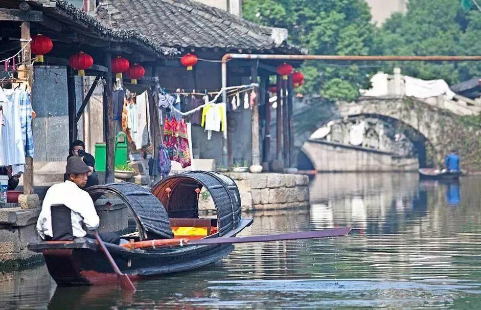 穿格子大衣加阔腿裤，既显瘦又洋气，适合什么样的女生？游戏画面