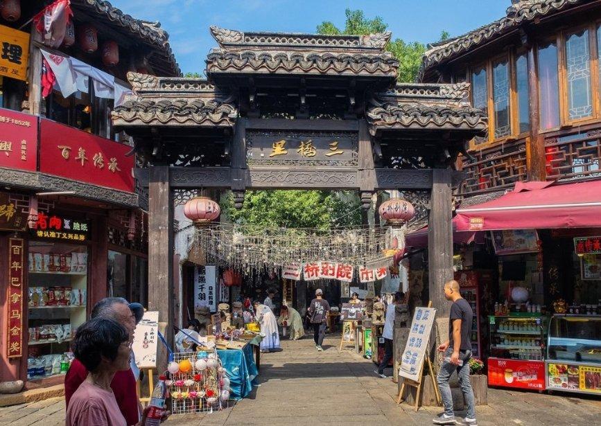 上海国企开放日|守护市民美好出行体验，上海地铁机器人出列！